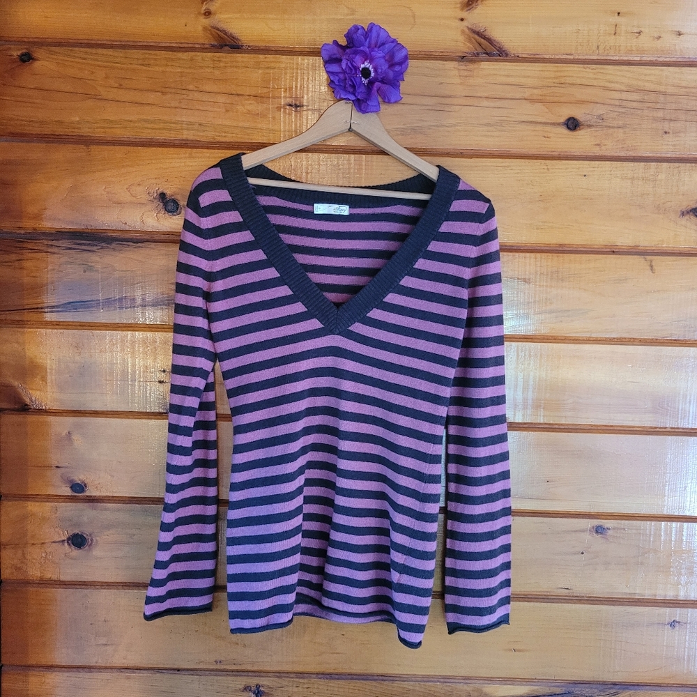 Old Navy Perfect Fit v-neck sweater